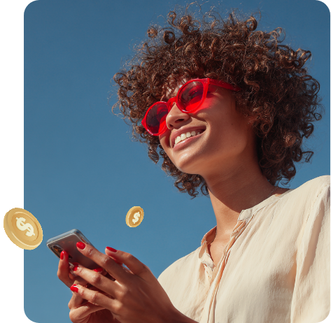 mujer abre deposito digital desde su celular 